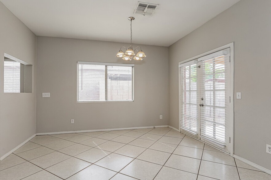 Building Photo - 6622 W Riva Rd