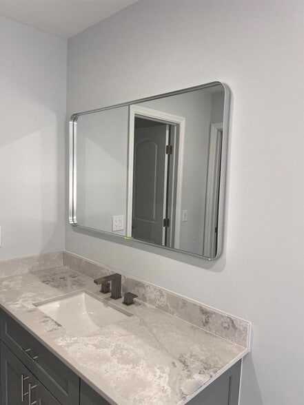 Building Photo - 1051 Orange Ter