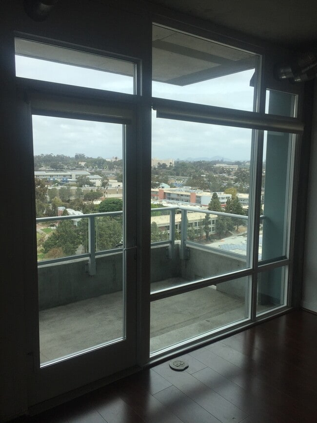 Building Photo - $2,000/month 467 sq/ft Studio at Smart Cor...