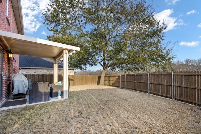 Building Photo - 9601 Euclid Dr