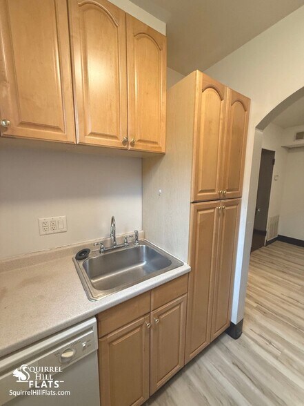 Building Photo - 5710 Phillips Ave