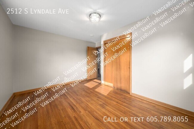 Building Photo - 2512 S Lyndale Ave