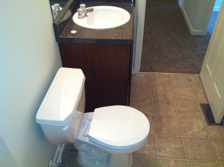 Building Photo - 7160 Grosbeak St