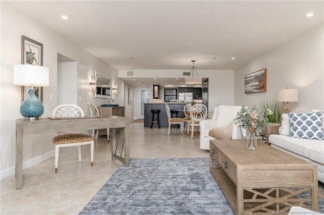 Building Photo - 415 NW North River Dr