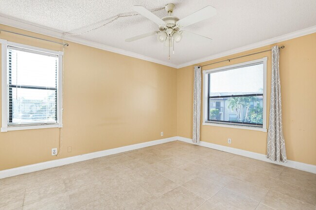 Building Photo - 7091 Golf Colony Ct