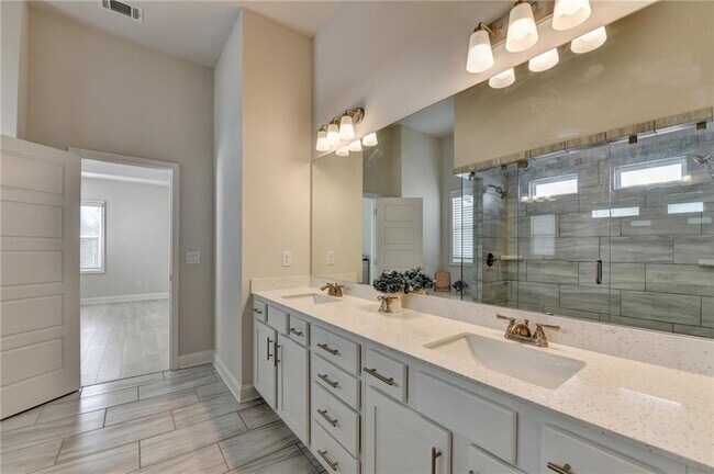 Building Photo - 1561 Branthaven Ln