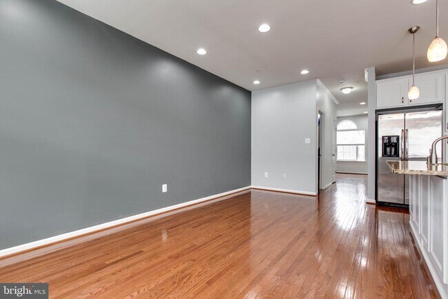 Building Photo - 7926 Silver Oak Rd