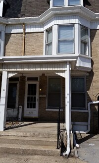 Building Photo - 4 Bedroom House Parking York City
