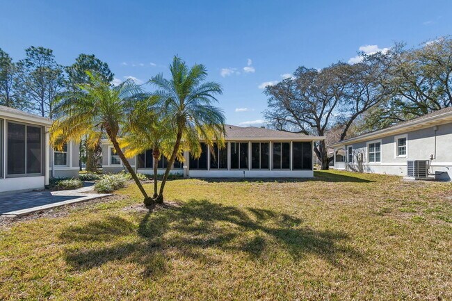 Building Photo - 2011 Villa Sites Dr