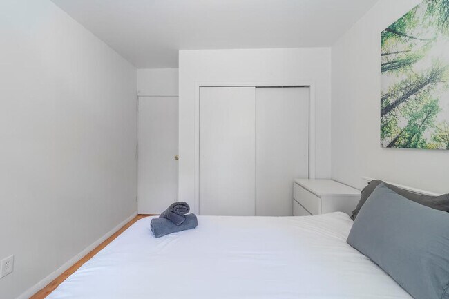 Building Photo - 306-318-318 E 96th St