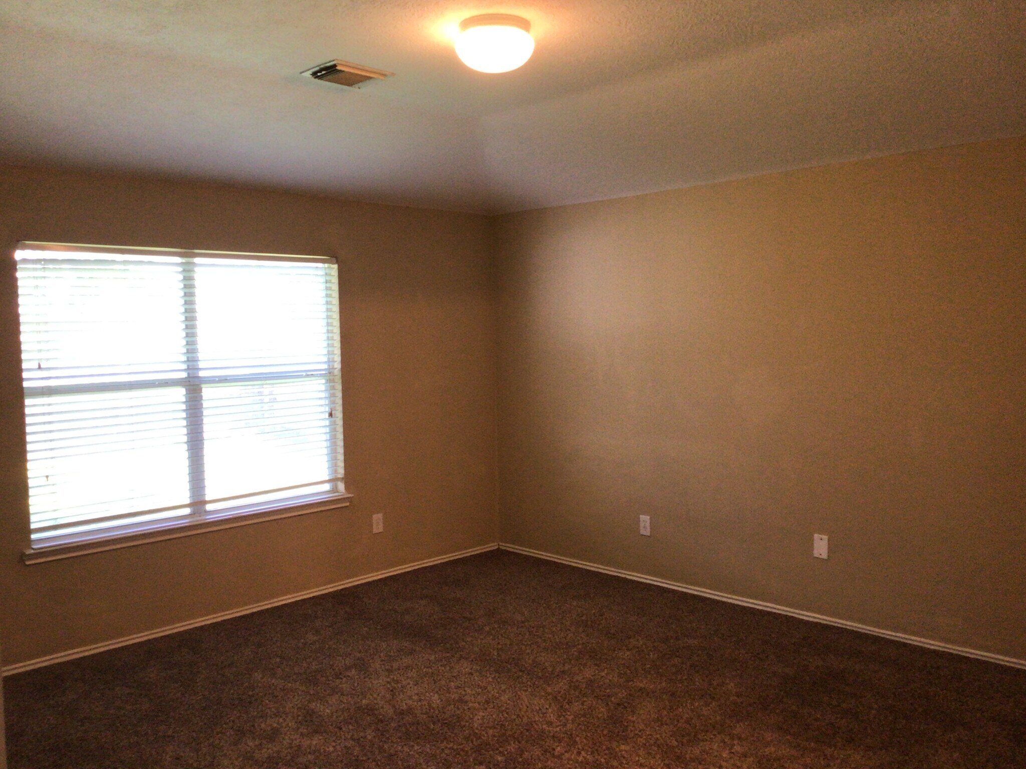 Building Photo - 6634 Stonecross Creek Ln