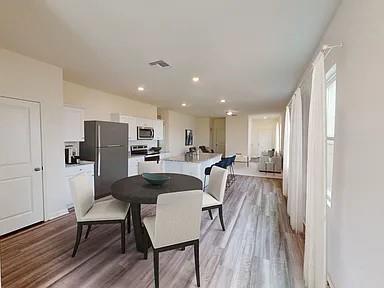 Building Photo - 2010 Prairie Ln