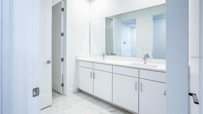 Building Photo - 7453 Estuary Lk Lp