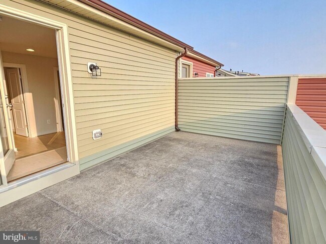 Building Photo - 8650 Satinwood Dr