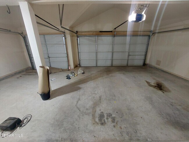Building Photo - 14021 Highweed Dr