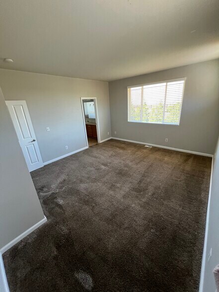 Master bedroom - 3601 Lanyard Dr NE
