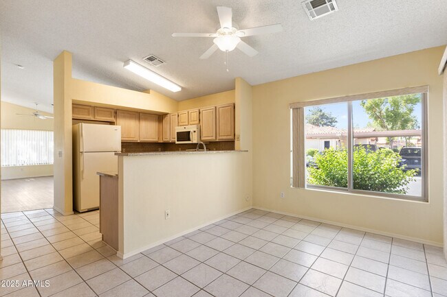 Building Photo - 1120 N Val Vista Dr