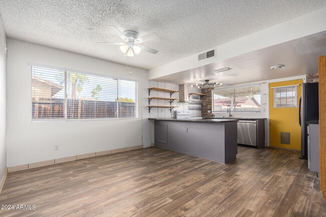 Building Photo - 10047 N 48th Ave