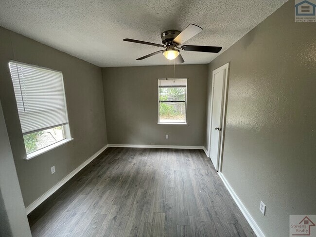 Building Photo - 307 SW 19th St