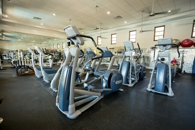 Building Photo - 2802 Bellezza Dr