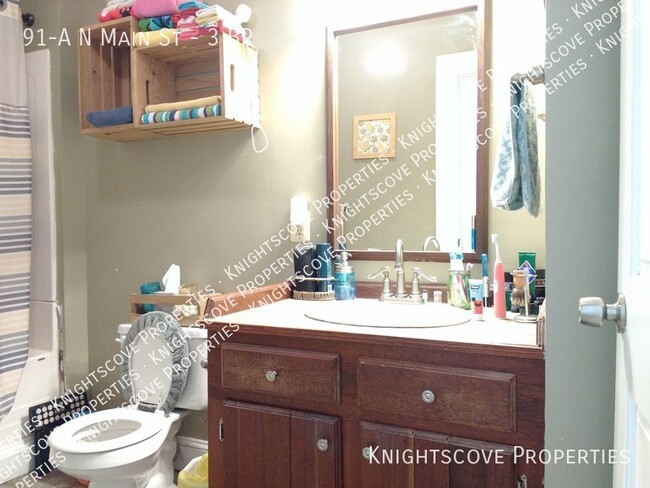 Building Photo - Beautiful, large historic home with origin...