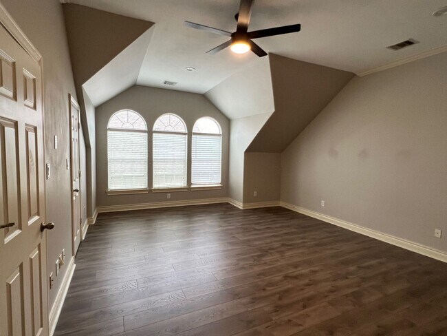 Building Photo - 3 Story home in private gated community!