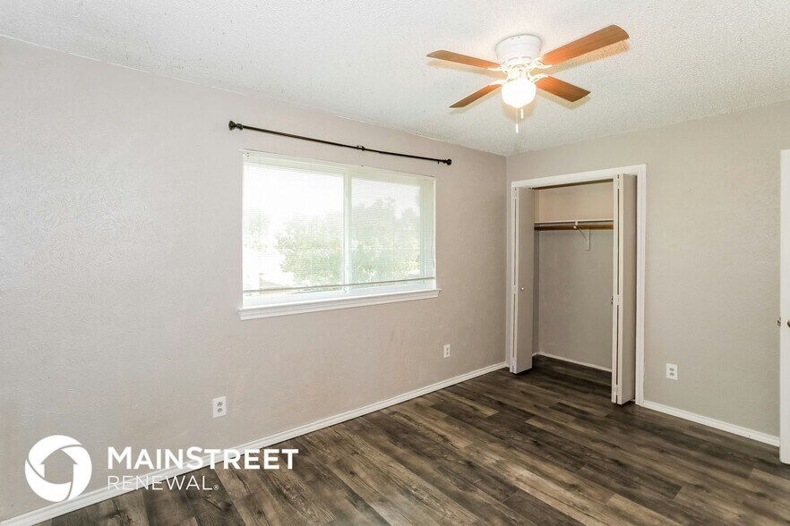 Building Photo - 1210 Fox Hollow