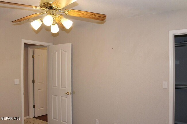 Building Photo - 221 Cloud Song E