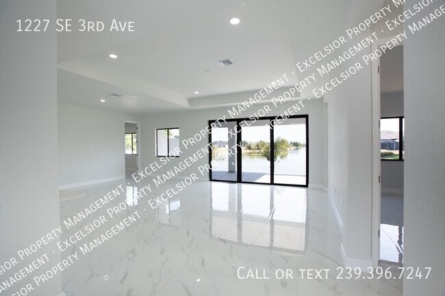 Building Photo - 1227 SE 3rd Ave