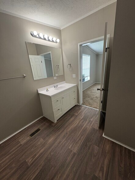 Building Photo - 11097 Indianwood Ct