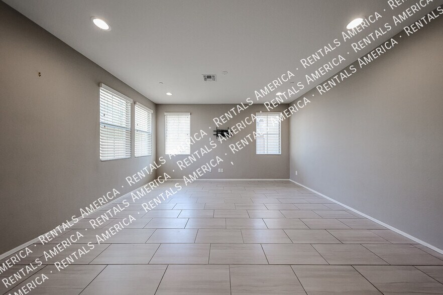 Building Photo - 257 N 56th Pl