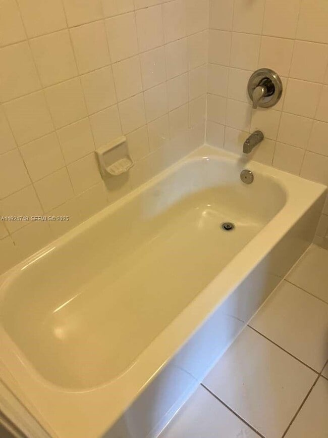 Building Photo - 2891 NE 185th St