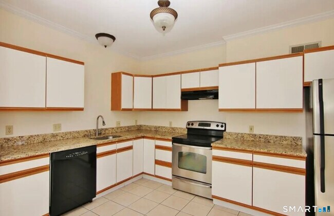 Building Photo - 16 Haviland St