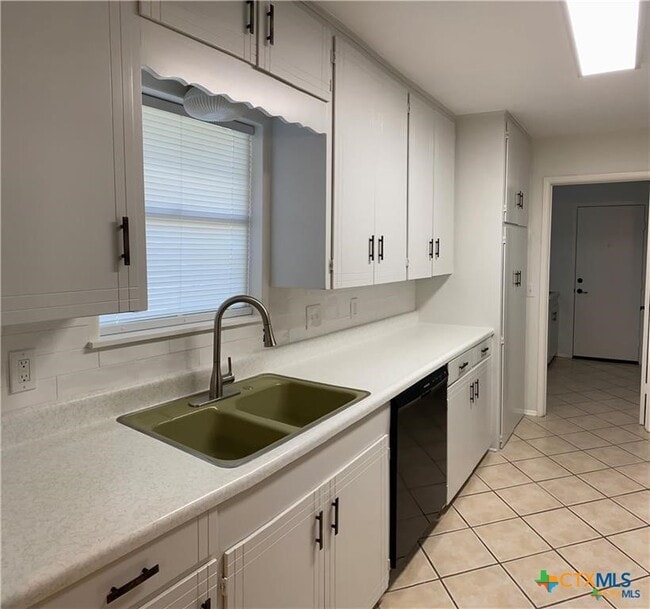 Building Photo - 1250 E Common St