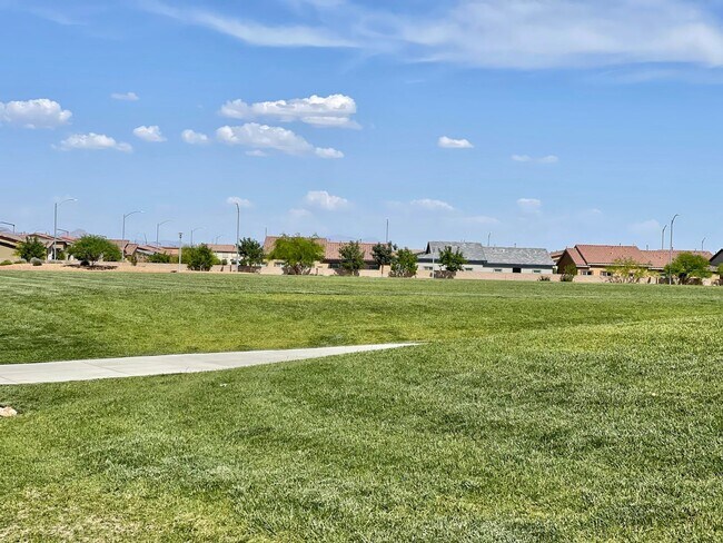 Building Photo - AMAZING GATED 3 BED 2.5 BATH 2 CAR GARAGE !