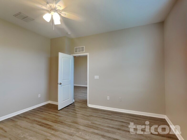 Building Photo - 221 Fern Gulley Dr