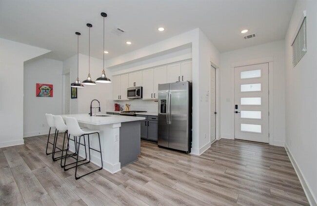 Building Photo - 970 Highland Sound Ln