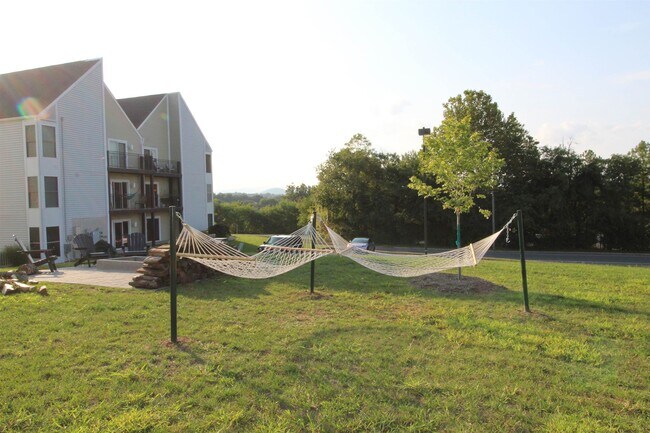 Building Photo - 1360 Hunters Rd