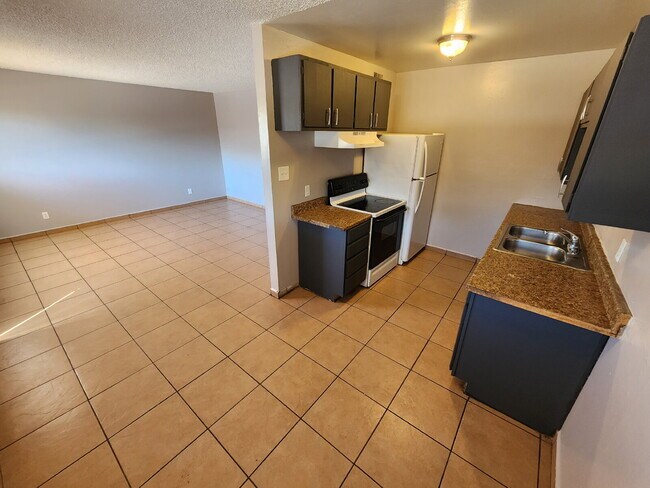 Building Photo - 2527 N Crawford St