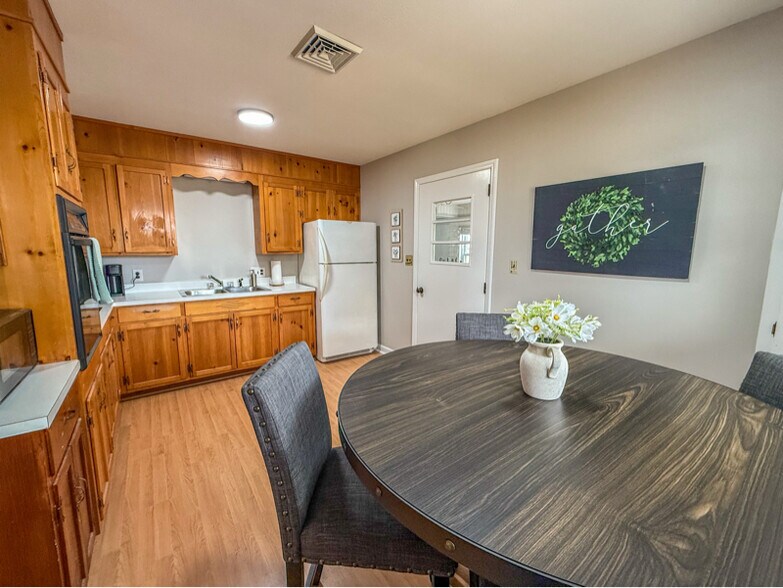 Building Photo - 51 Lucas St