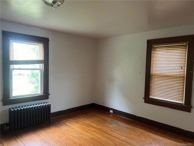 Building Photo - 123 Monhagen Ave