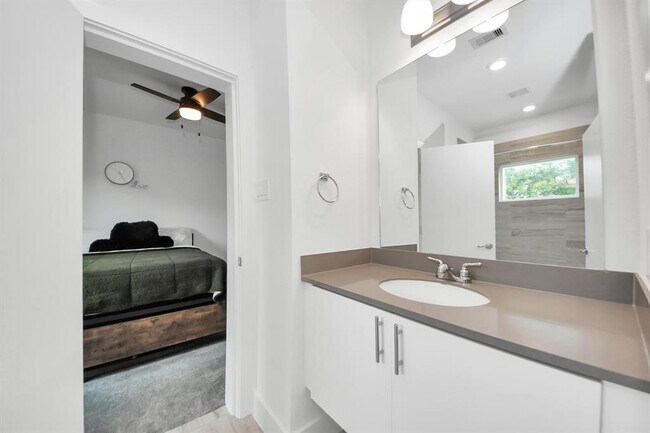 Building Photo - 9654 Habitat St