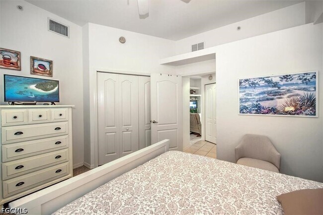 Building Photo - 12171 Summergate Cir