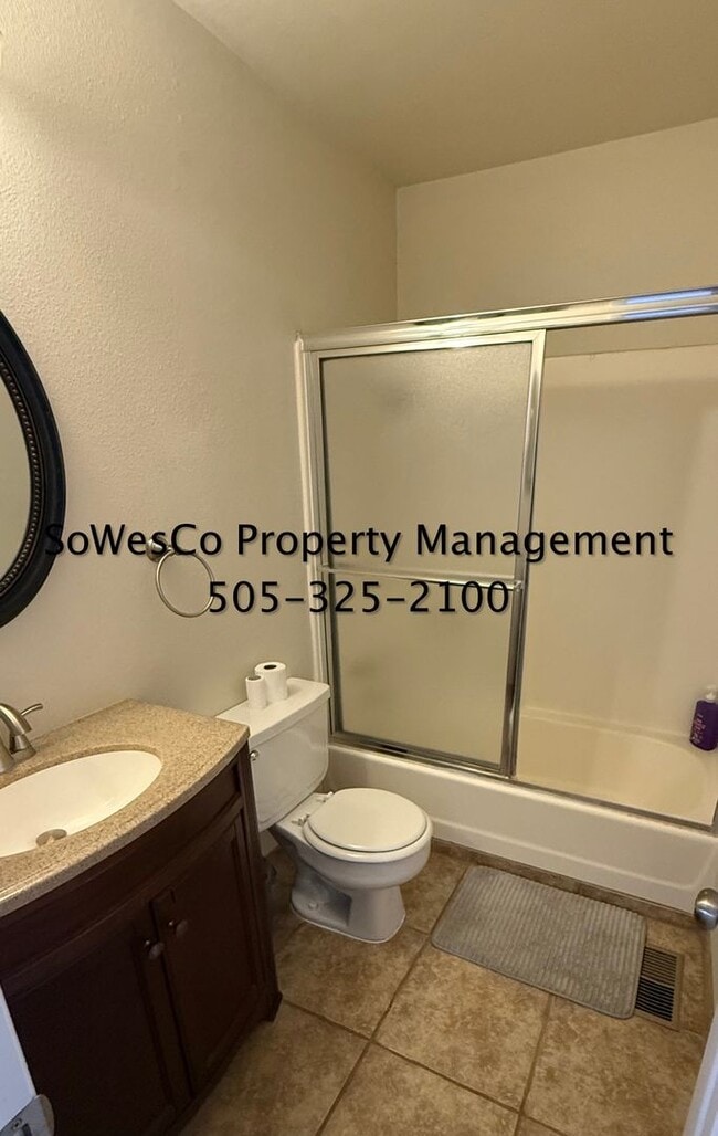 Building Photo - 2 Bedroom Furnished Monthly Rental in Coun...