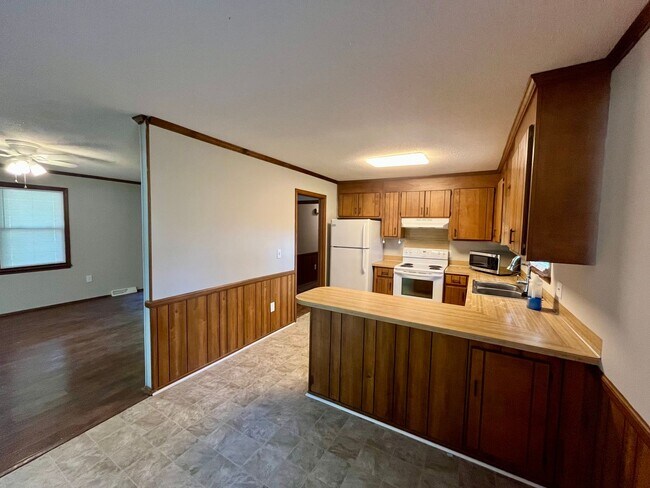 Building Photo - 3 Bedroom 2 Bath Ranch Style House in Pendleton