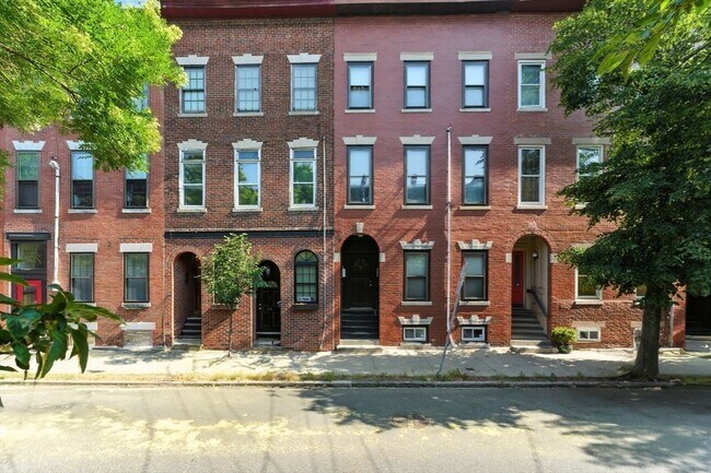 Building Photo - 19 Medford St