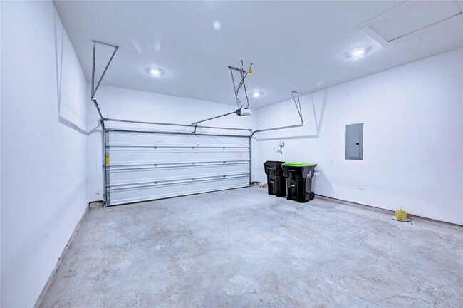 Building Photo - 7302 New Pecan Dr