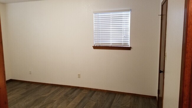 Second bedroom window - 910 Acacia Circle