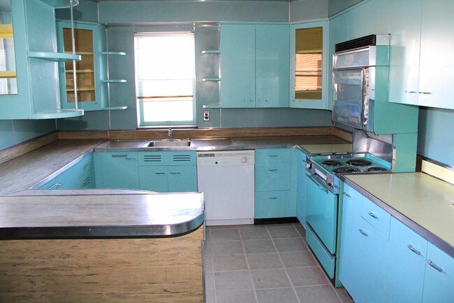 Building Photo - 660 Whitmore Rd