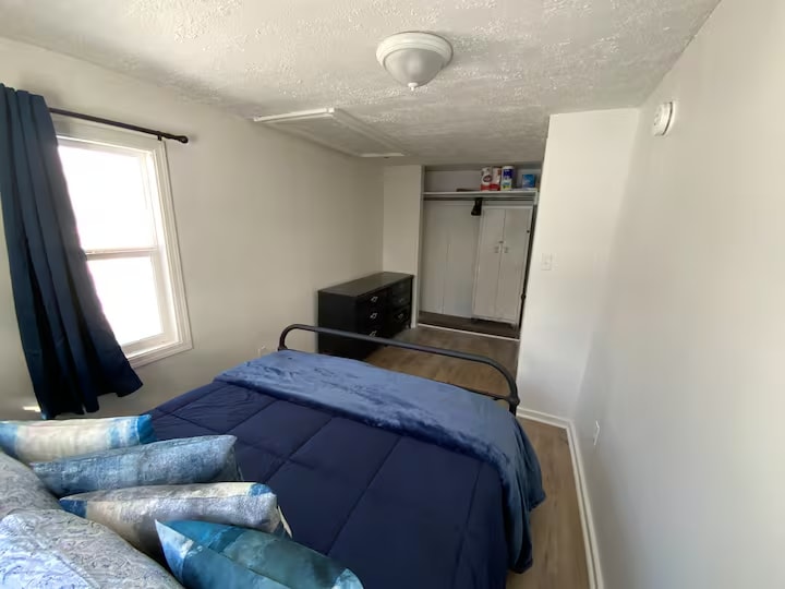 Building Photo - 115 Mckenzie St